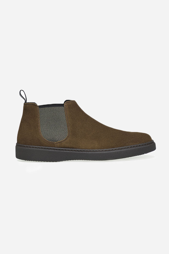 Casual suede Chelsea boots