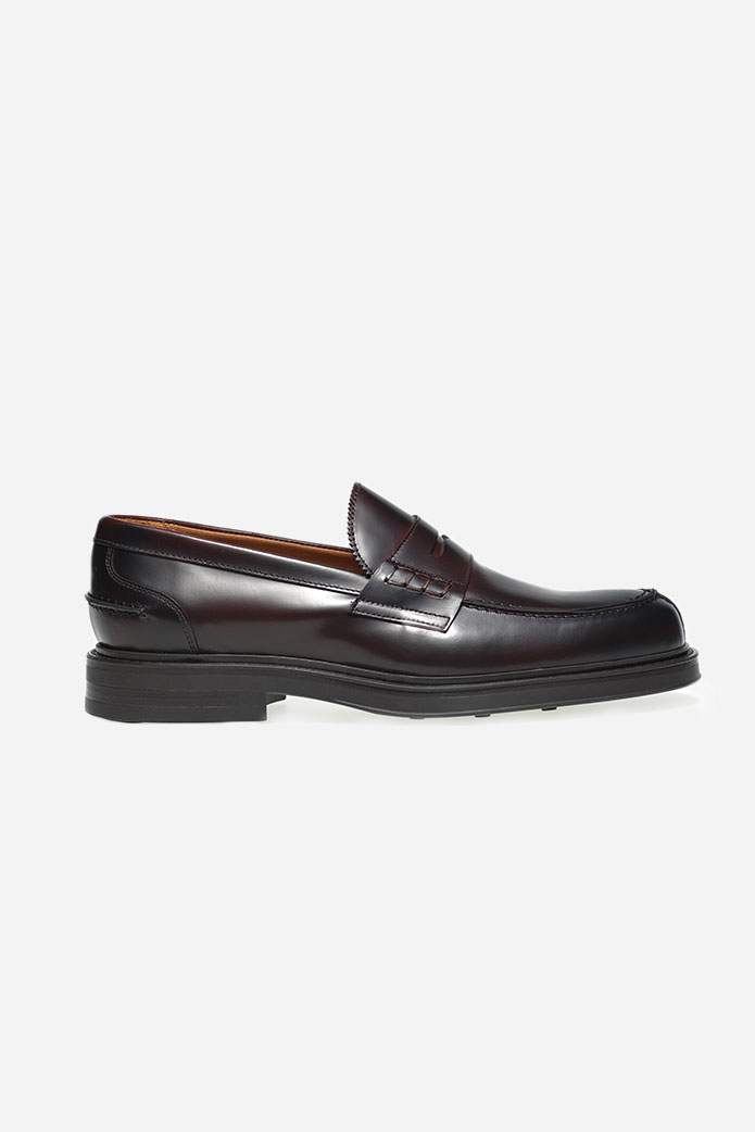 Classic semi-glossy leather loafers